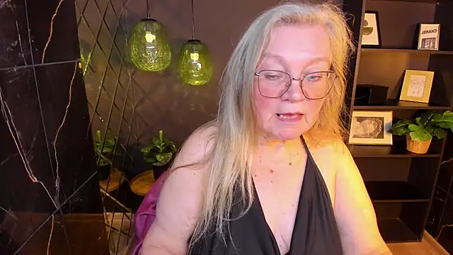 NataliMellow online show from April 19, 6:10 pm