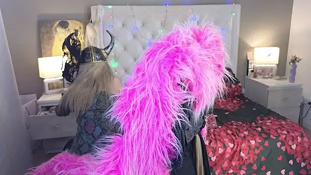 RoxalanaStar online show from February 10, 11:30 pm