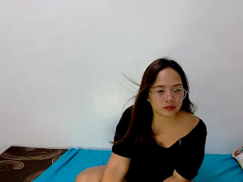 BURBERRY69 online show from March 26, 12:07 pm