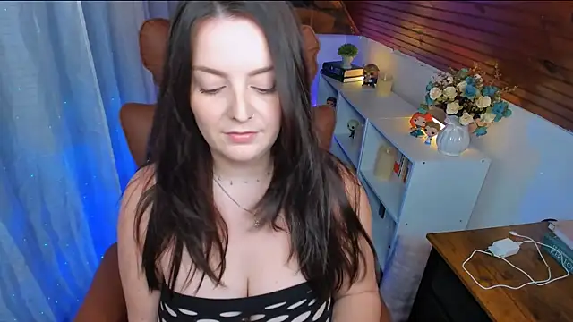 Snapshot of ErinMarshall chatting on October 20, 1:58 pm ErinMarshall online show from October 20, 1:58 pm