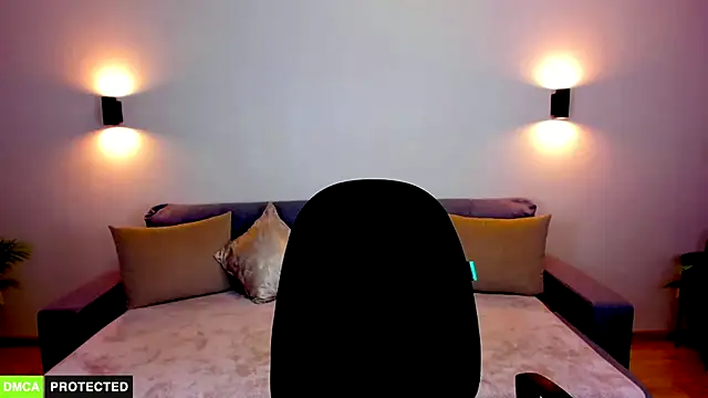 TheWoman   online show from November 18, 7:15 pm