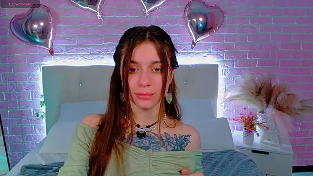 Eille Elfie online show from November 18, 5:52 am