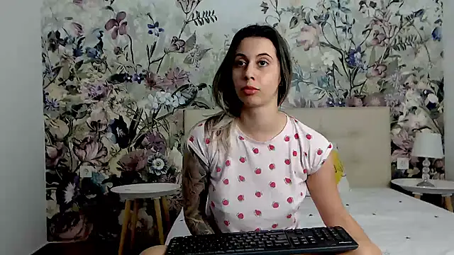 RoseDiamond06 online show from September 26, 9:01 pm