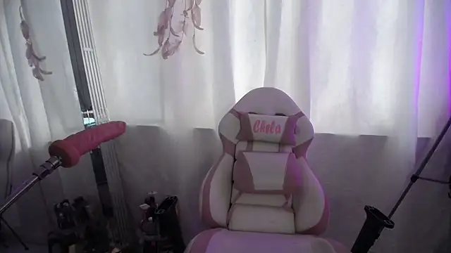 chelaqueen  online show from October 31, 8:24 pm