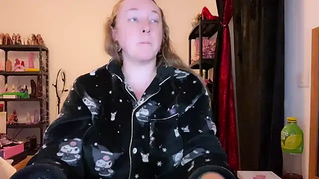 kisicaxx online show from December 14, 6:14 pm