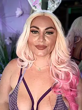 lovely beast online show from April 3, 8:18 pm