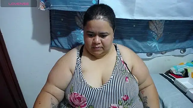 hotlesby4uxxx online show from April 10, 11:44 pm