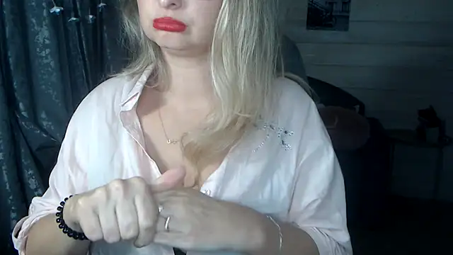 Snapshot of RubiLakros chatting on September 30, 7:19 pm RubiLakros online show from September 30, 7:19 pm