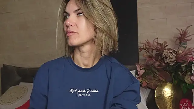 FeliciaKrige online show from March 3, 9:43 pm