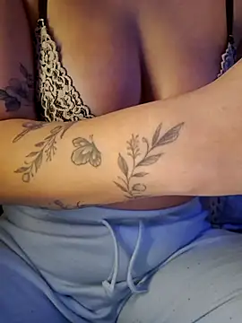 Cutegirlforyou online show from March 4, 7:37 am