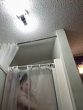 lolabunny9 online show from March 14, 6:20 pm