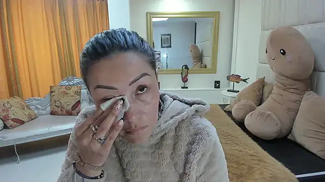 Snapshot of gaby_trent chatting on September 9, 2:39 pm gaby trent online show from September 9, 2:39 pm