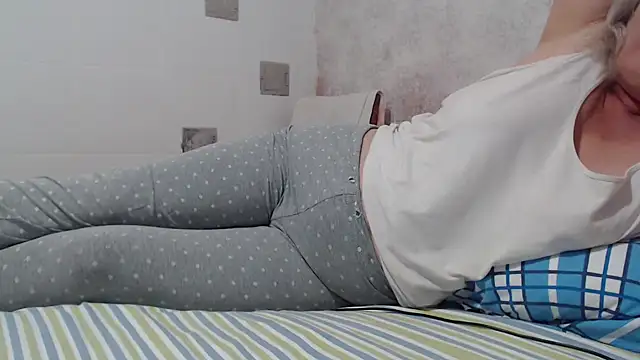 Snapshot of Miss_Night21 chatting on September 16, 8:11 am Miss Night21 online show from September 16, 8:11 am