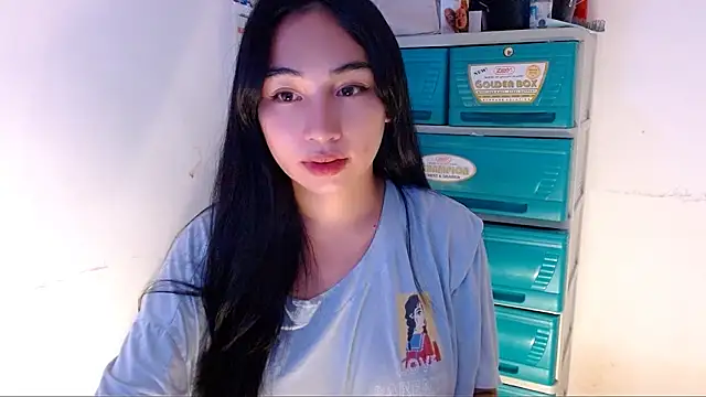 Snapshot of SweetLilly_18 chatting on September 18, 3:32 pm SweetLilly 18 online show from September 18, 3:32 pm
