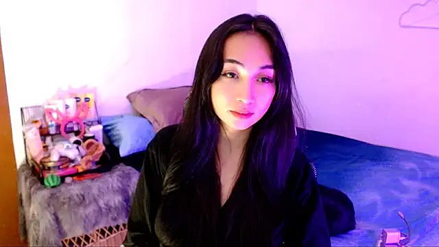 Snapshot of SweetLilly_18 chatting on October 14, 3:31 am SweetLilly 18 online show from October 14, 3:31 am