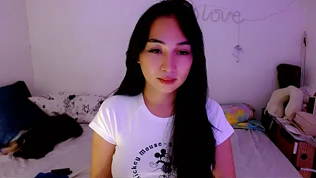 Snapshot of SweetLilly_18 chatting on September 12, 3:18 am SweetLilly 18 online show from September 12, 3:18 am