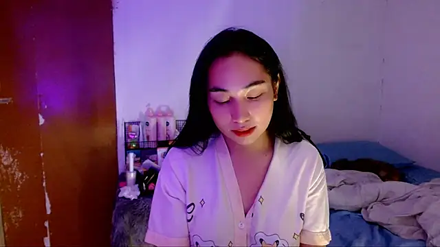 Snapshot of SweetLilly_18 chatting on September 26, 2:36 pm SweetLilly 18 online show from September 26, 2:36 pm