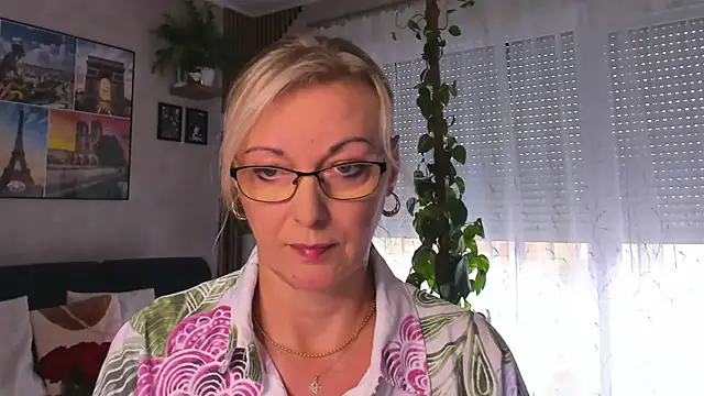 vanessa chat online show from September 15, 1:30 pm