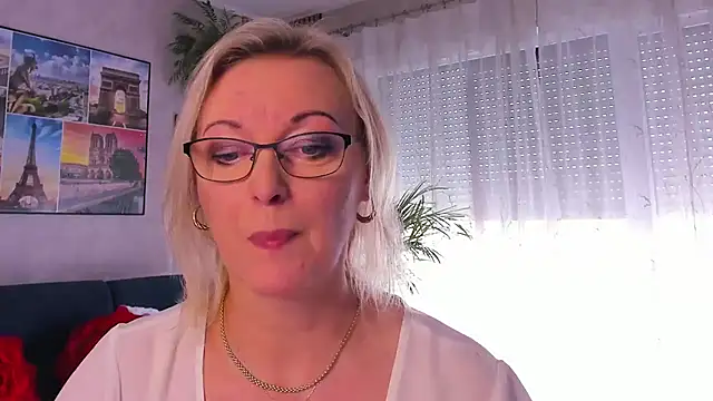 vanessa chat online show from June 4, 2:43 pm