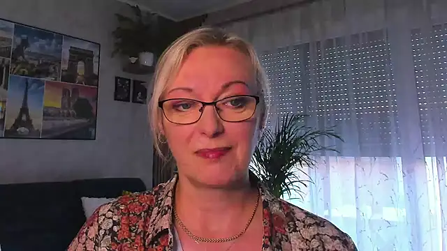 vanessa chat online show from April 29, 5:30 pm