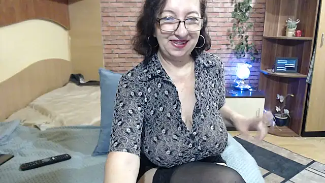 EvelyneFlirtyMilf online show from February 8, 5:11 am