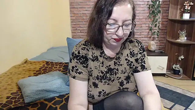 EvelyneFlirtyMilf online show from July 12, 4:24 am