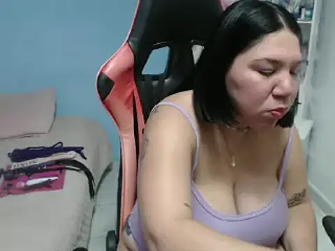 Snapshot of megan_slut1 chatting on October 14, 10:12 pm megan slut1 online show from October 14, 10:12 pm