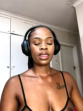 Snapshot of LuciousLips96 chatting on September 21, 9:52 am LuciousLips96 online show from September 21, 9:52 am