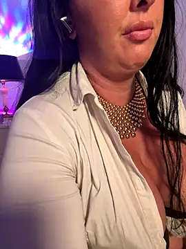 Snapshot of TiffanyRoxx chatting on September 30, 8:03 pm TiffanyRoxx online show from September 30, 8:03 pm