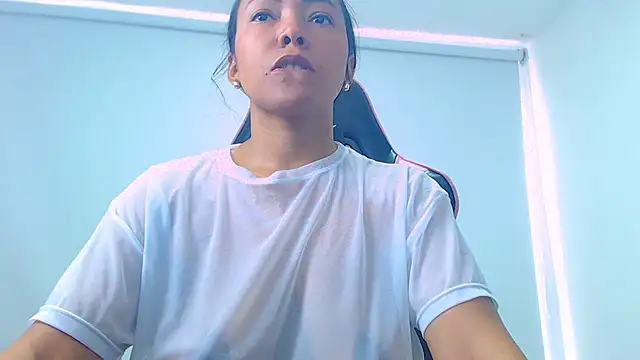 Saraahjoness online show from April 10, 3:07 pm