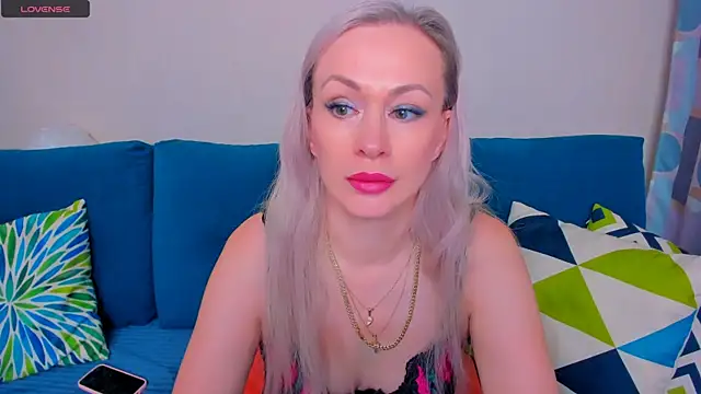 Snapshot of EllenMoore chatting on September 14, 3:04 am EllenMoore online show from September 14, 3:04 am