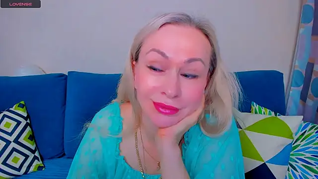 Snapshot of EllenMoore chatting on September 20, 3:16 am EllenMoore online show from September 20, 3:16 am