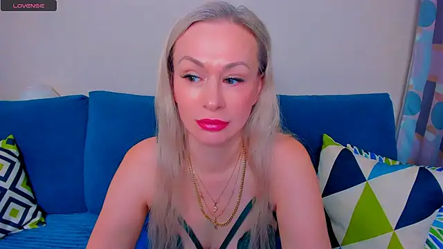 Snapshot of EllenMoore chatting on September 19, 3:16 am EllenMoore online show from September 19, 3:16 am