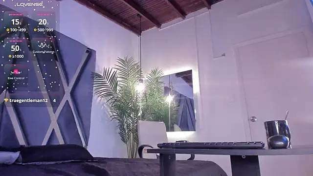 Snapshot of alessandra_wells chatting on October 3, 11:48 am alessandra wells online show from October 3, 11:48 am