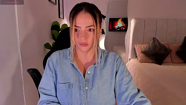 AmyWood online show from June 9, 11:15 pm