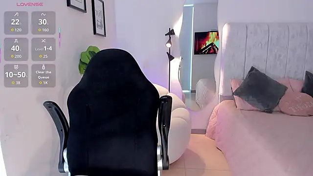 AmyWood online show from March 19, 8:35 pm