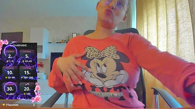 Snapshot of hot_evil_queen chatting on October 6, 8:53 am hot evil queen online show from October 6, 8:53 am