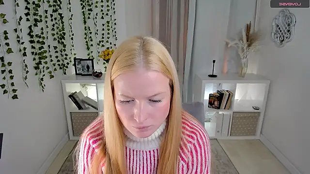 Laly Peach online show from January 14, 1:05 pm