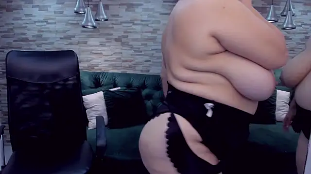 Snapshot of Sharon_tits chatting on September 21, 1:32 pm Sharon tits online show from September 21, 1:32 pm