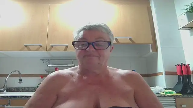 Snapshot of GrannyChrissy68 chatting on September 28, 9:09 pm GrannyChrissy68 online show from September 28, 9:09 pm