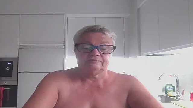 Snapshot of GrannyChrissy68 chatting on October 13, 10:34 pm GrannyChrissy68 online show from October 13, 10:34 pm