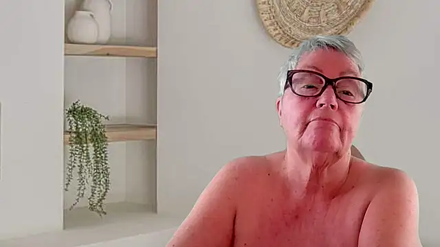 GrannyChrissy68 online show from July 5, 12:22 pm