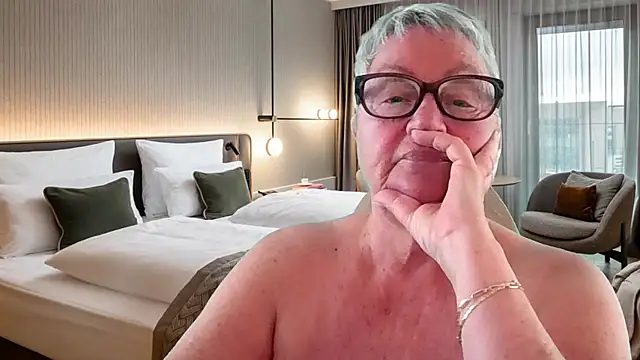 GrannyChrissy68 online show from July 25, 2:24 pm