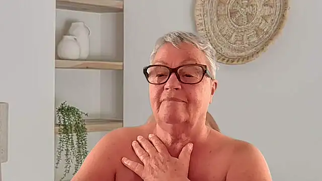 GrannyChrissy68 online show from July 17, 2:43 pm