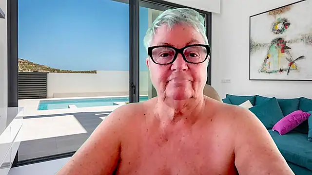 GrannyChrissy68 online show from June 14, 1:22 pm
