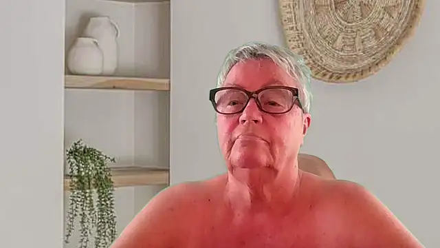 GrannyChrissy68 online show from July 27, 9:23 pm