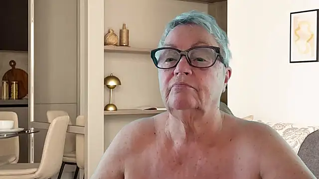 GrannyChrissy68 online show from June 25, 1:24 pm