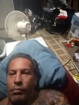 Snapshot of AceticPinscher chatting on October 4, 7:18 pm AceticPinscher online show from October 4, 7:18 pm