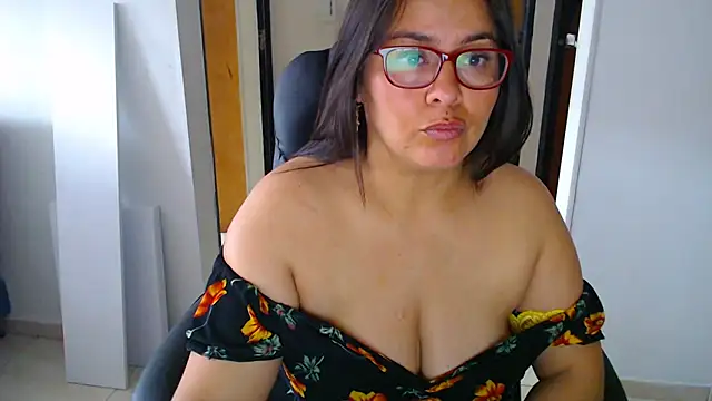 Ixchel Anaid online show from September 27, 2:35 pm