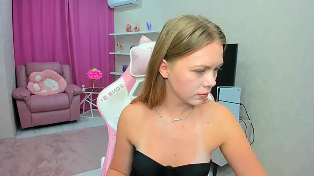 Strawberrye online show from February 17, 8:02 am